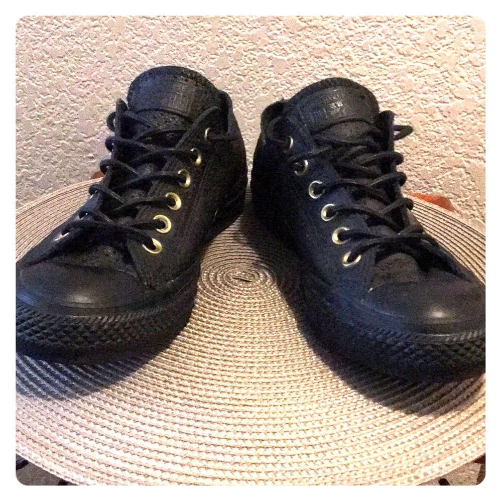 Unisex Black leather Converse